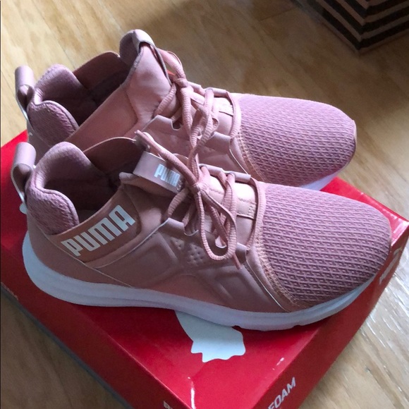 Puma Shoes - Women’s Puma sneakers. Size 7.